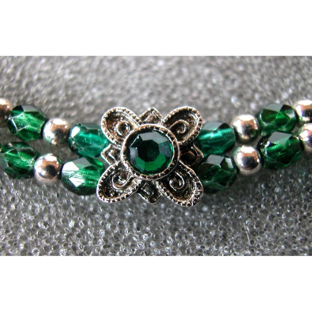 Green Beaded Bracelet With Floral Silver Accents & Magnetic Clasp 6"
